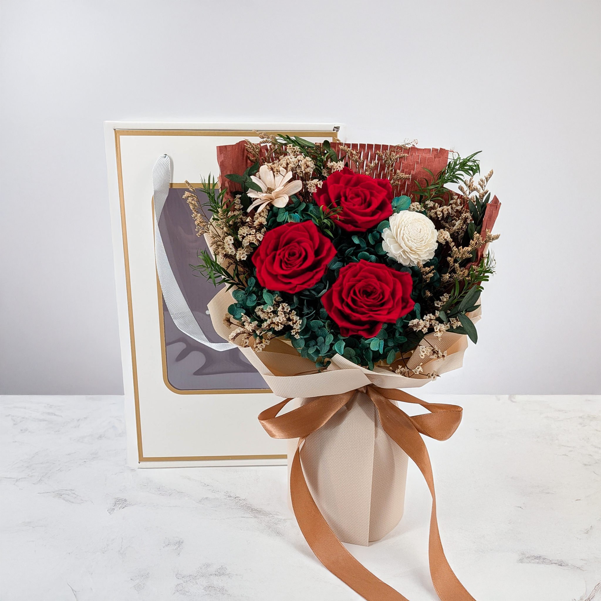 Bouquet Premium en boîte - EVERGIVE – A Lasting Gesture – Crimson Charm