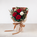Bouquet Premium en boîte - EVERGIVE – A Lasting Gesture – Crimson Charm