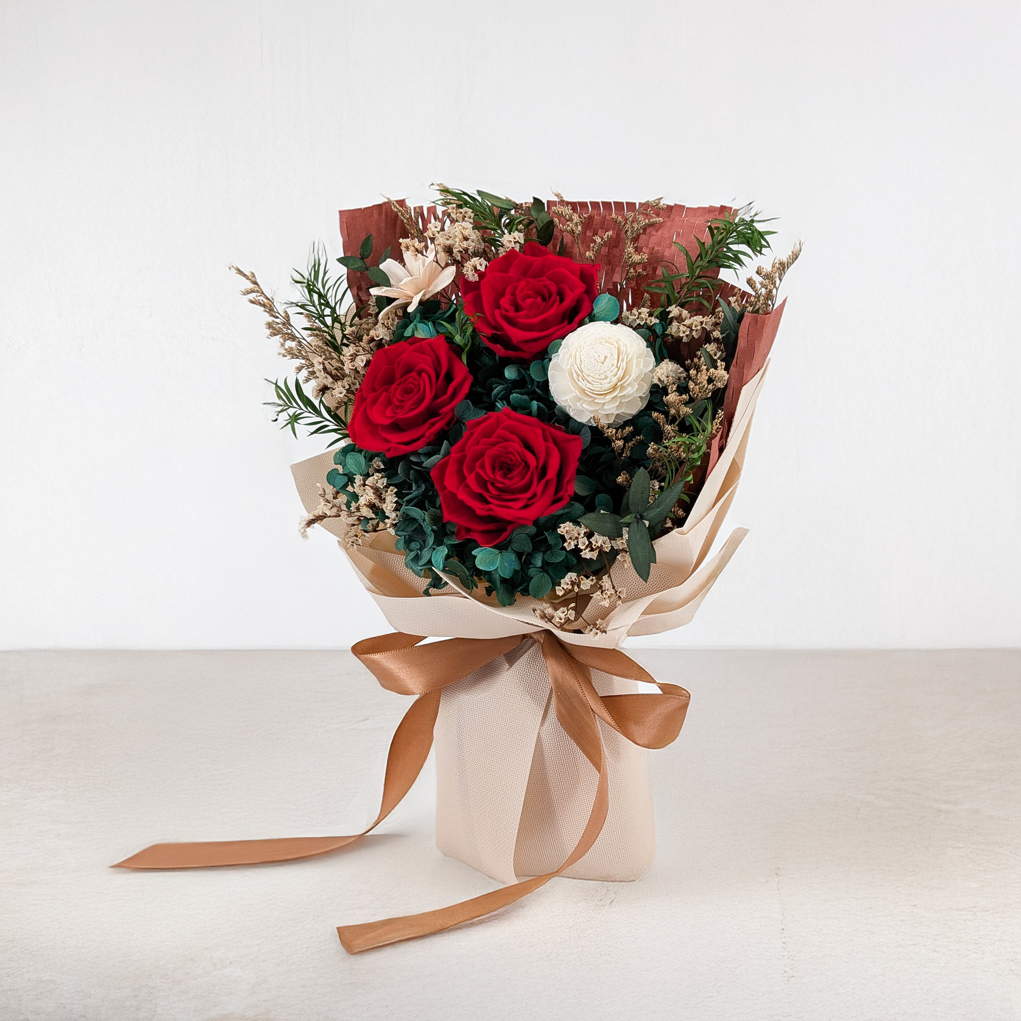 Bouquet Premium en boîte - EVERGIVE – A Lasting Gesture – Crimson Charm