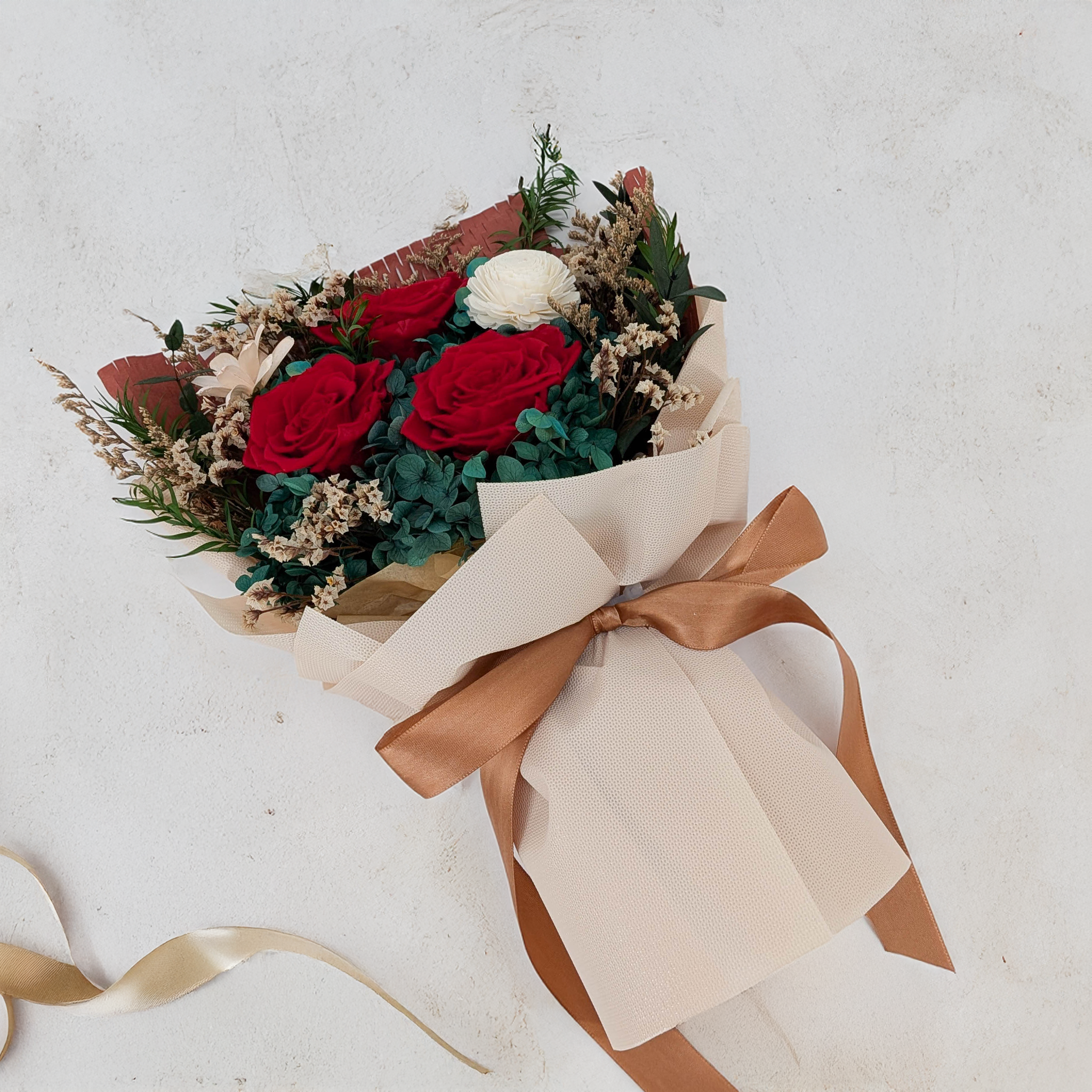 Bouquet Premium en boîte - EVERGIVE – A Lasting Gesture – Crimson Charm