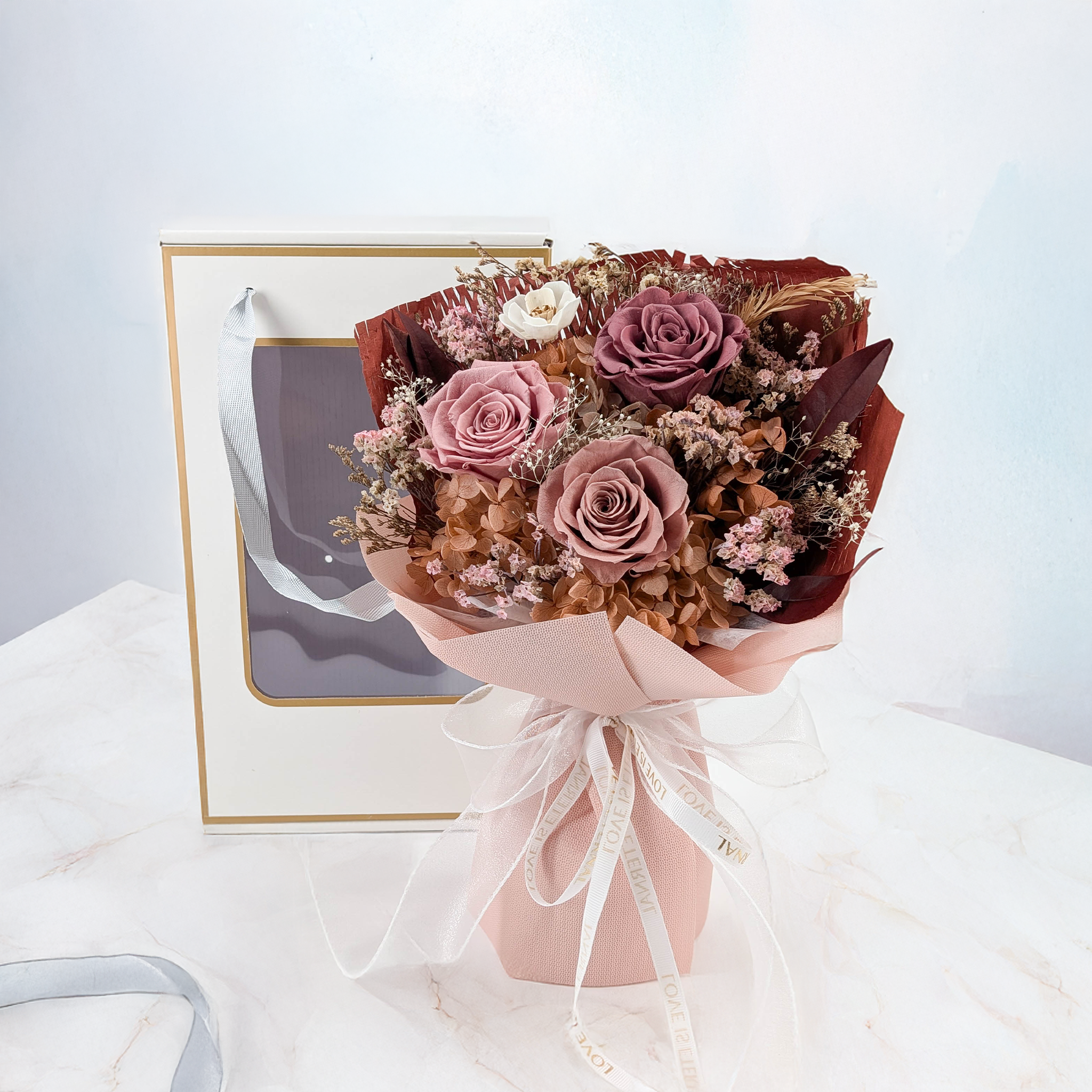 Bouquet Premium en boîte - EVERGIVE – A Lasting Gesture – Powder Charm