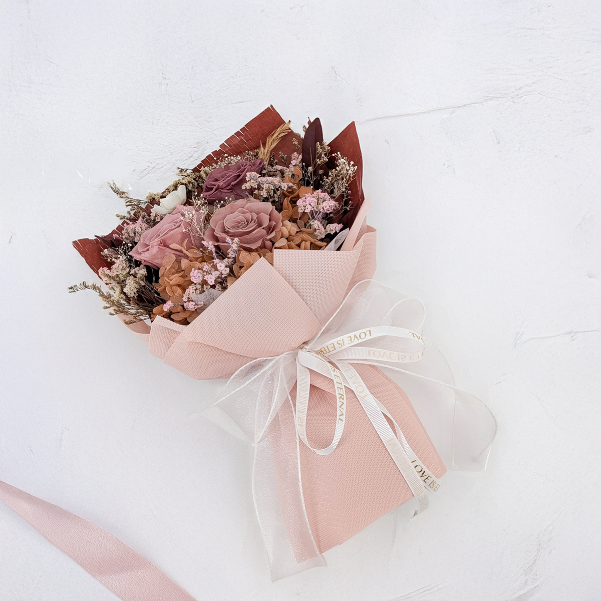 Bouquet Premium en boîte - EVERGIVE – A Lasting Gesture – Powder Charm