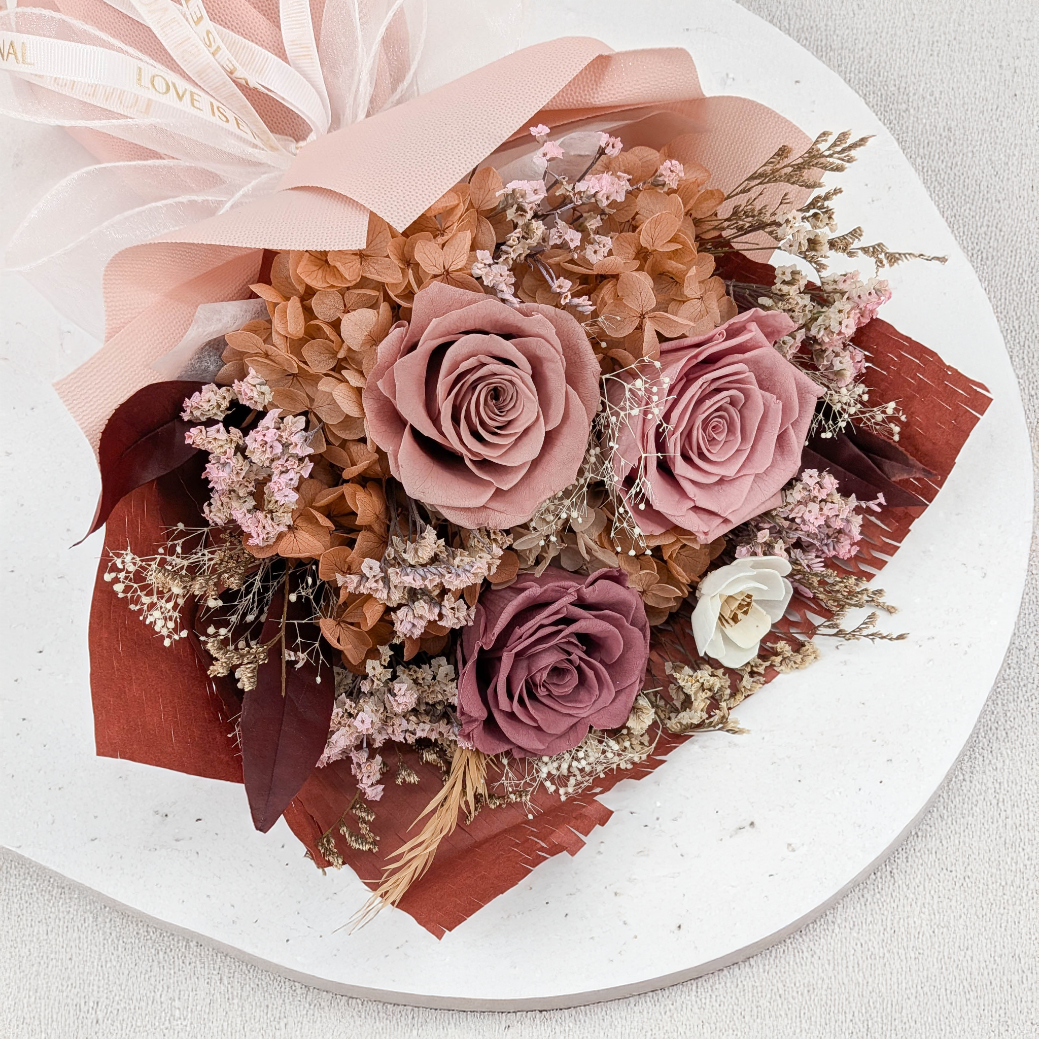 Bouquet Premium en boîte - EVERGIVE – A Lasting Gesture – Powder Charm