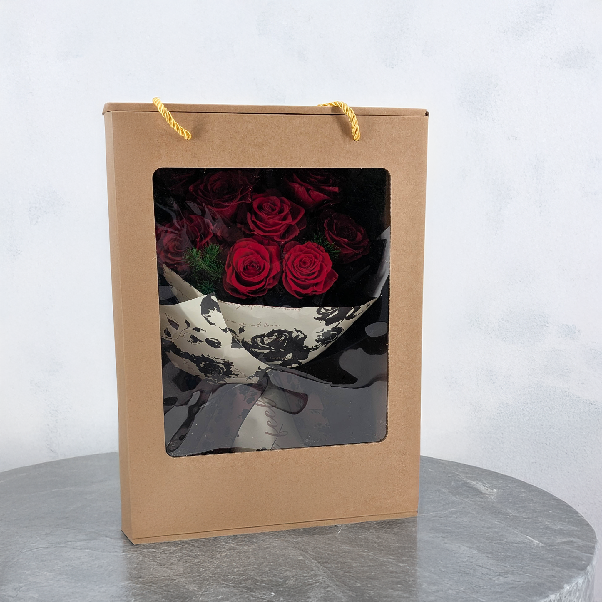 Bouquet Premium en boîte - EVERGIVE – A Lasting Gesture – Ruby Devotion