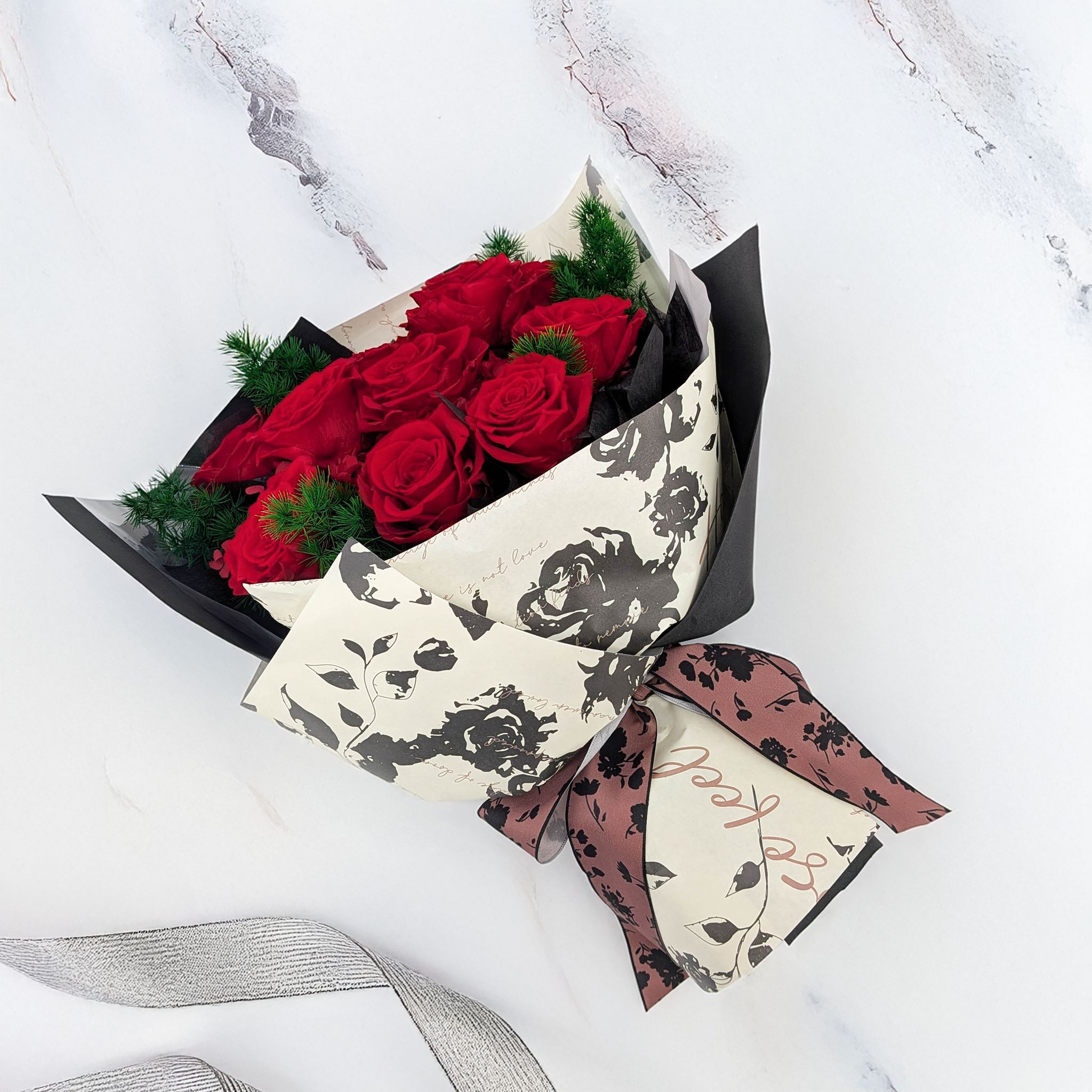 Bouquet Premium en boîte - EVERGIVE – A Lasting Gesture – Ruby Devotion