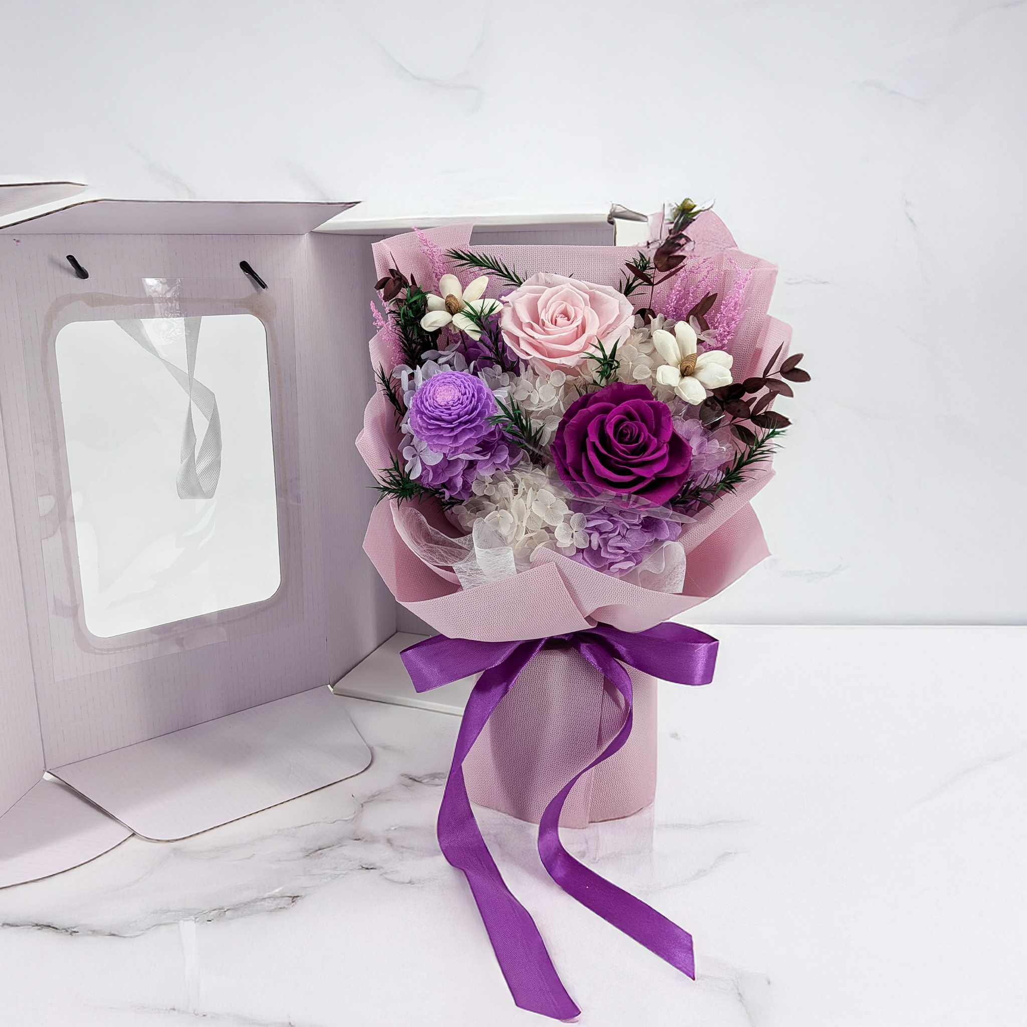 Bouquet Premium en boîte - EVERGIVE – A Lasting Gesture – Violet Grace